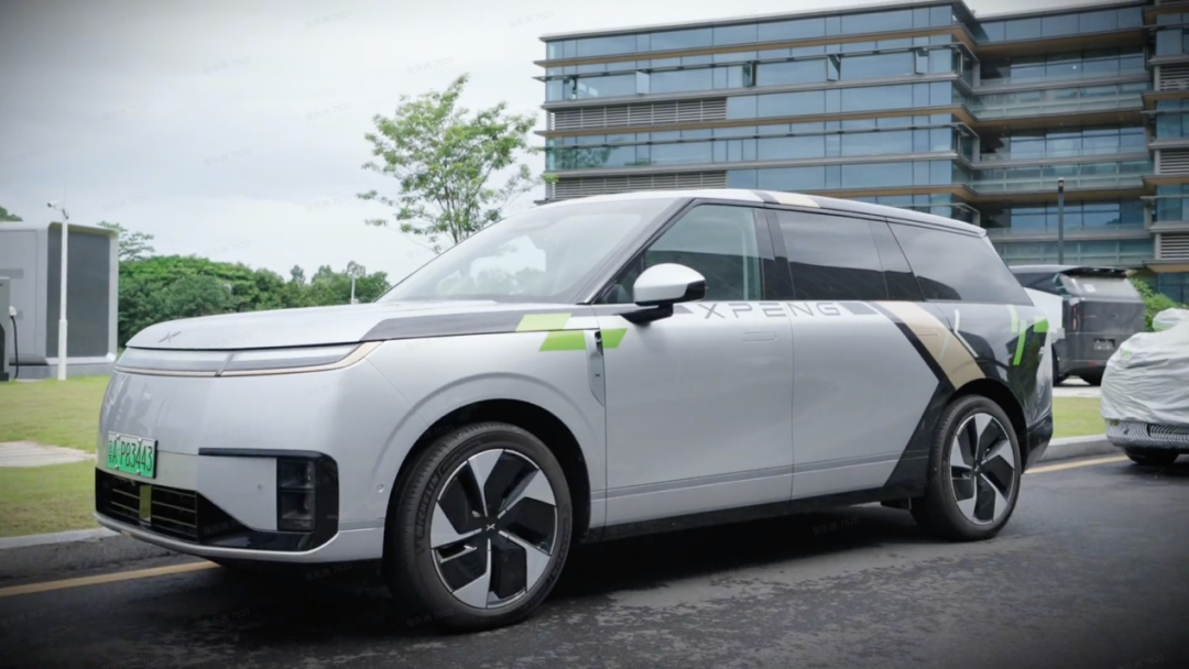 搭载小鹏图灵第二代VLA的L4级小鹏Robotaxi
